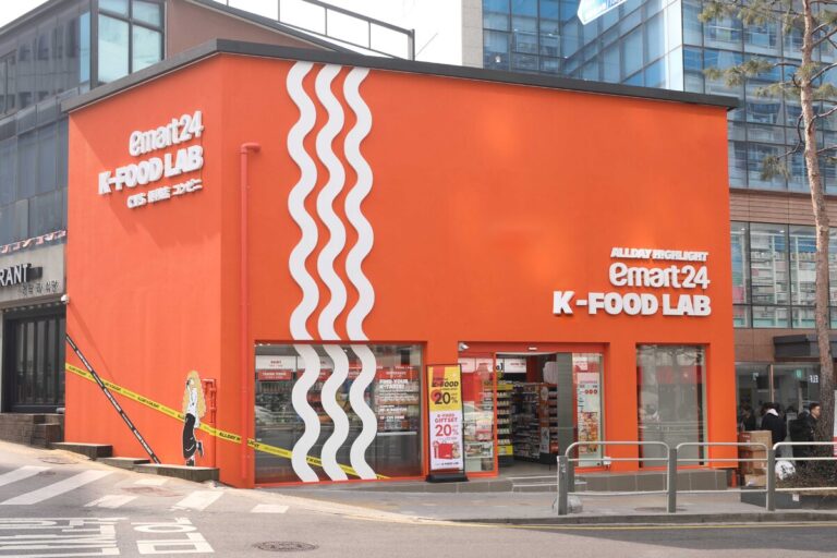 【2026年最新】明洞に「ラーメン図書館」が誕生！？話題のemart24特化型店舗を徹底レポ🍜✨